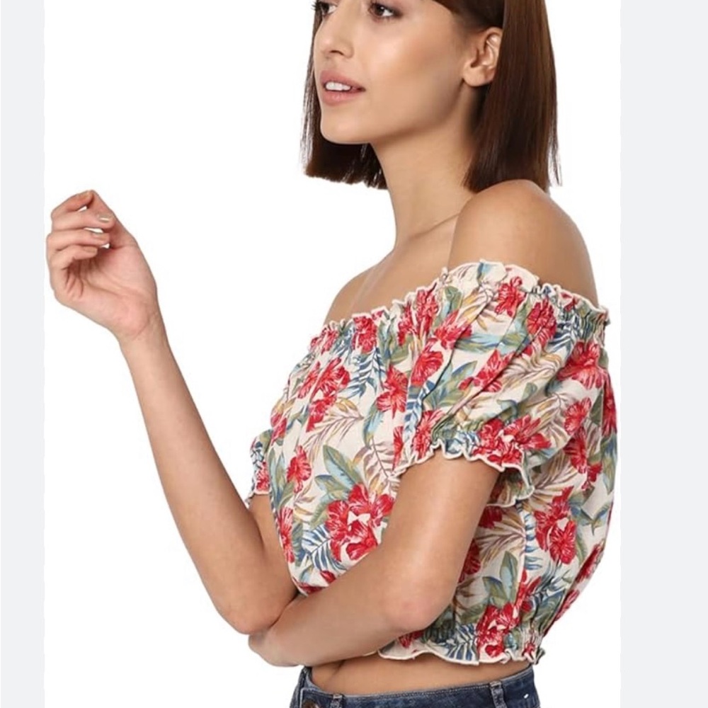 American Eagle Outfitters linen Floral Off-Shoulder Crop Top with Red Flowers M
